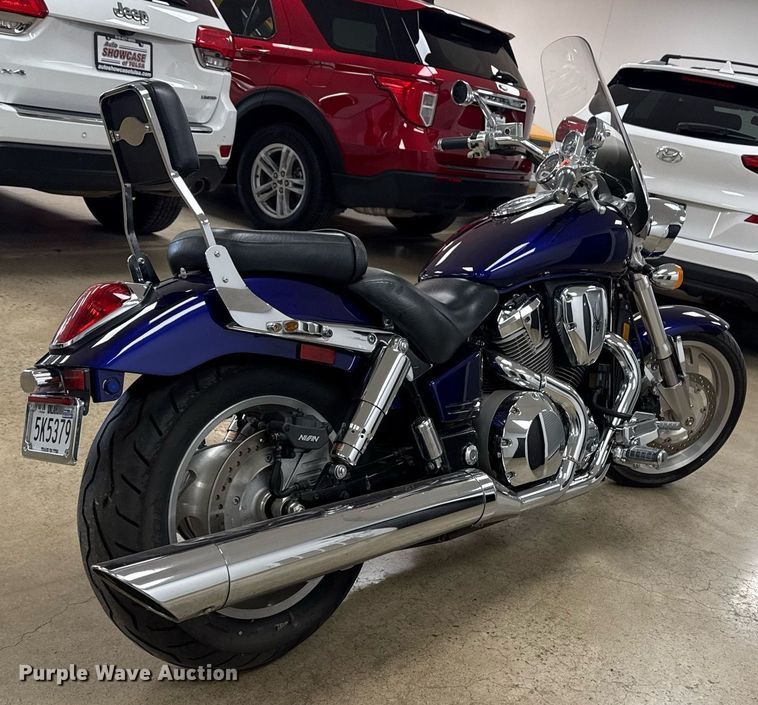 image for item EG8070 2002 Honda VTX1800C motorcycle