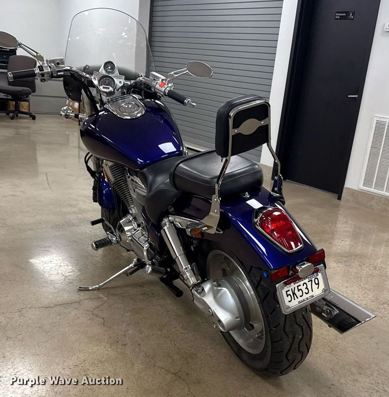 image for item EG8070 2002 Honda VTX1800C motorcycle