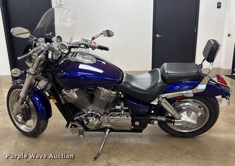 image for item EG8070 2002 Honda VTX1800C motorcycle