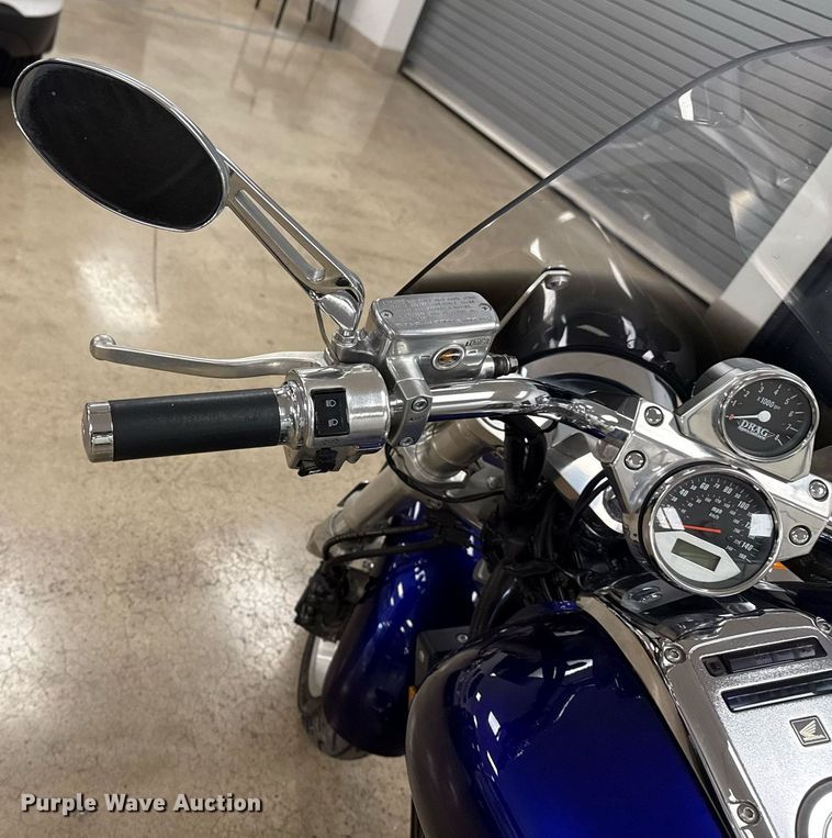 image for item EG8070 2002 Honda VTX1800C motorcycle