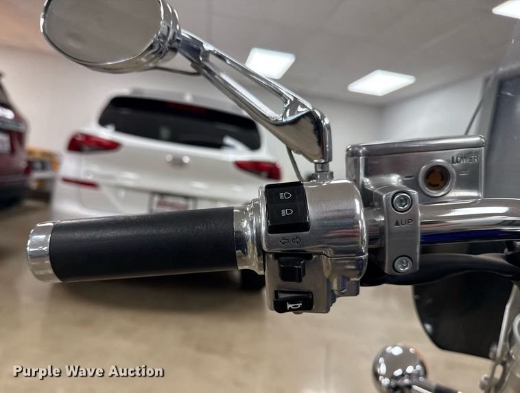 image for item EG8070 2002 Honda VTX1800C motorcycle