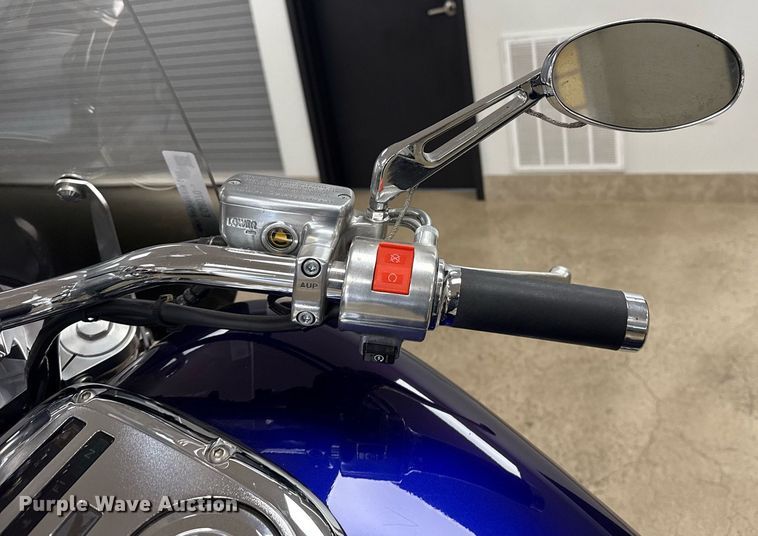 image for item EG8070 2002 Honda VTX1800C motorcycle