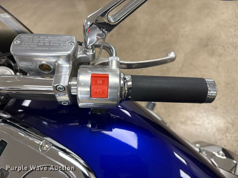 image for item EG8070 2002 Honda VTX1800C motorcycle