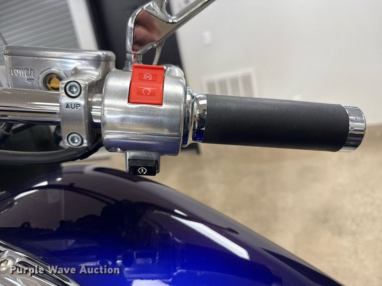 image for item EG8070 2002 Honda VTX1800C motorcycle