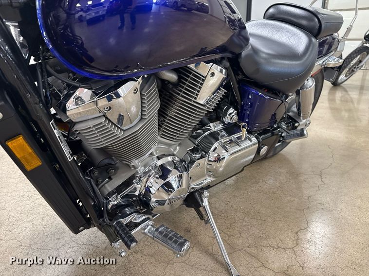 image for item EG8070 2002 Honda VTX1800C motorcycle