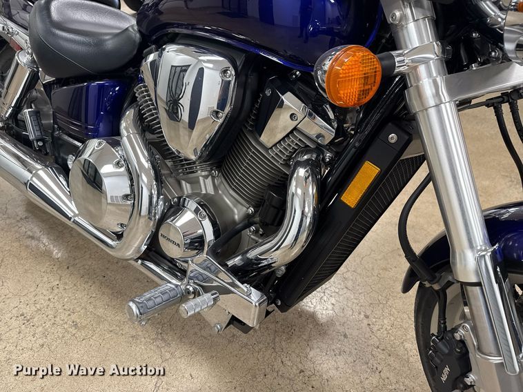 image for item EG8070 2002 Honda VTX1800C motorcycle