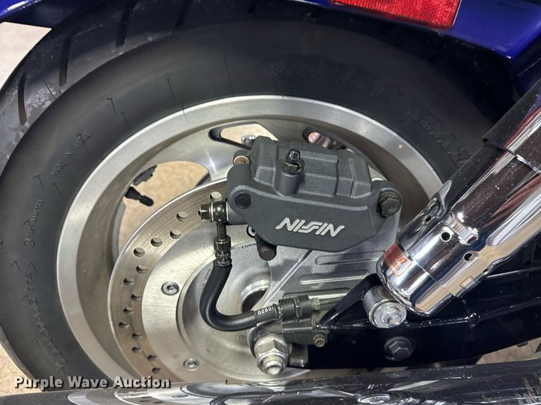 image for item EG8070 2002 Honda VTX1800C motorcycle