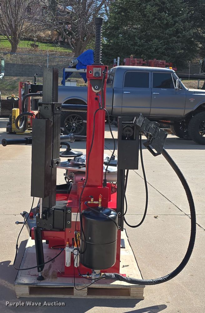 image for item EH8777 Tire machines