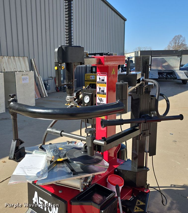 image for item EH8777 Tire machines