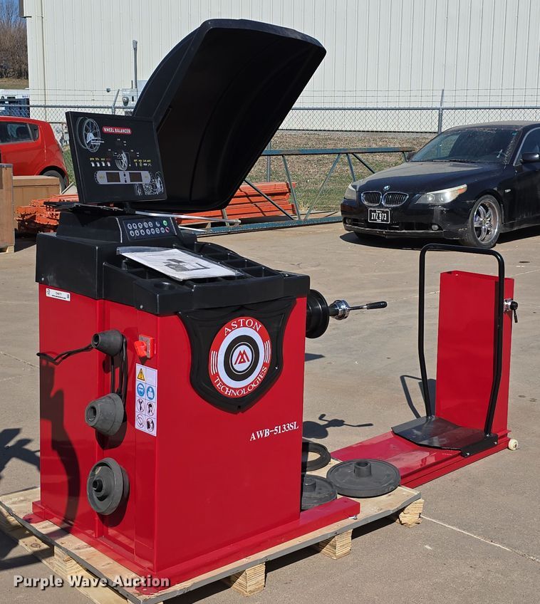 image for item EH8777 Tire machines