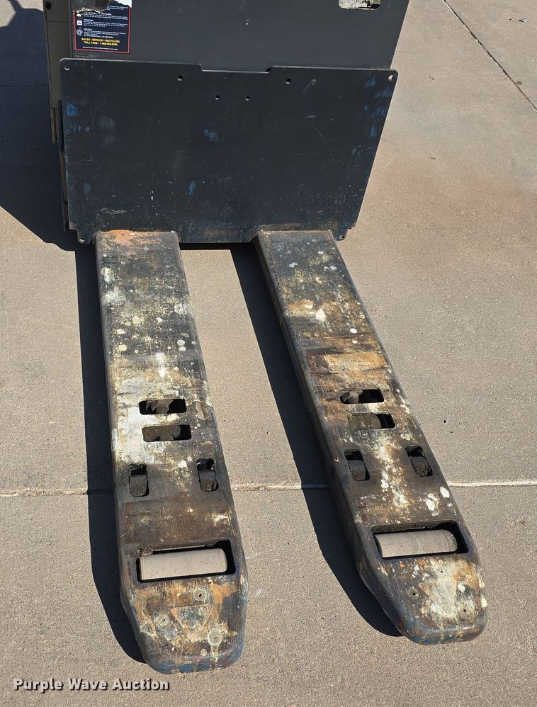 image for item EH8779 Crown PR3020-60 pallet jack