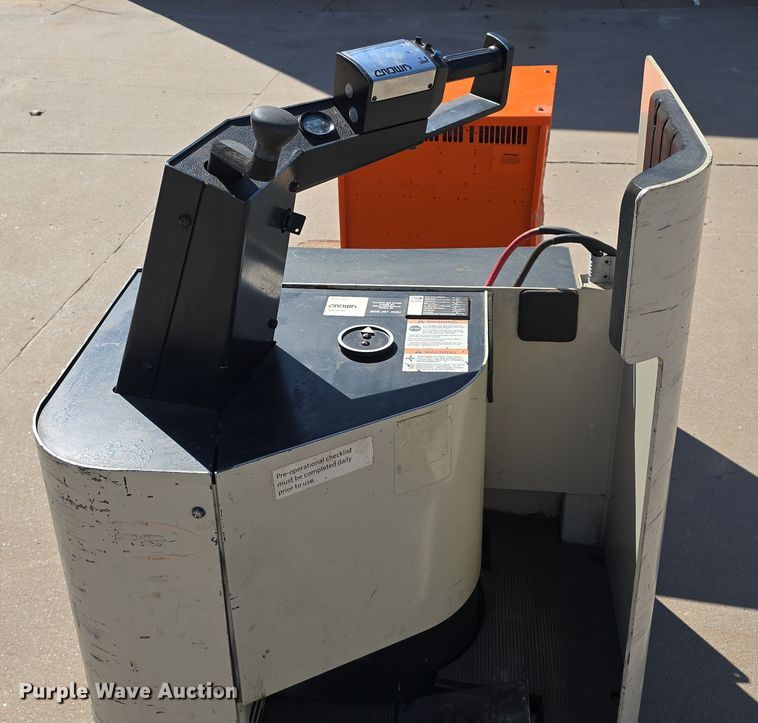 image for item EH8779 Crown PR3020-60 pallet jack