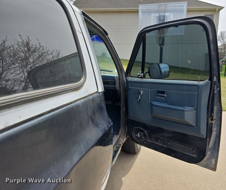 image for item EH8785 1989 Chevrolet Blazer SUV