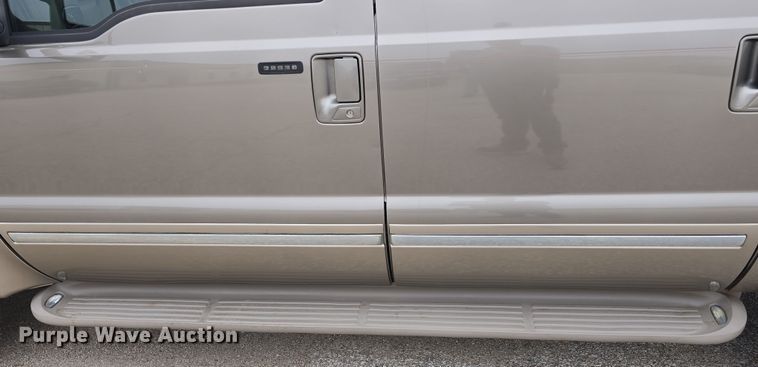 image for item EH8786 2002 Ford Excursion Limited SUV