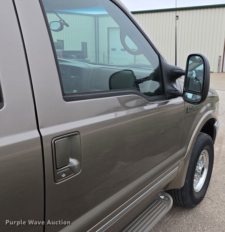 image for item EH8786 2002 Ford Excursion Limited SUV