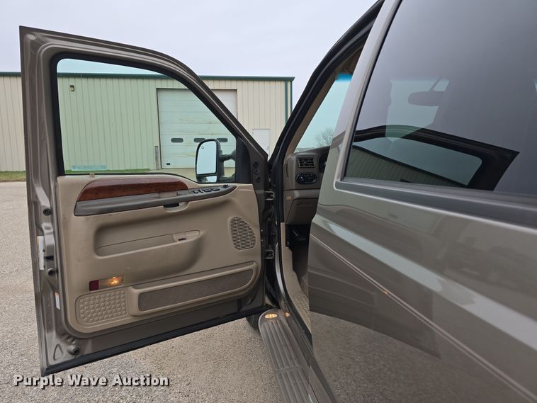 image for item EH8786 2002 Ford Excursion Limited SUV