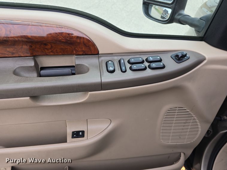 image for item EH8786 2002 Ford Excursion Limited SUV