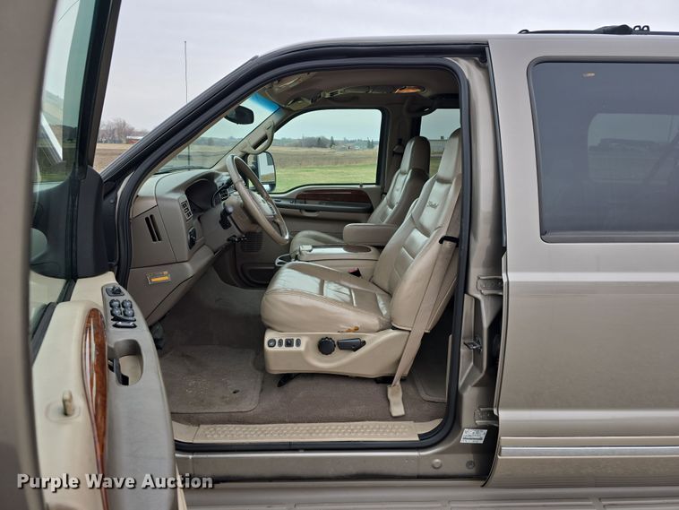 image for item EH8786 2002 Ford Excursion Limited SUV