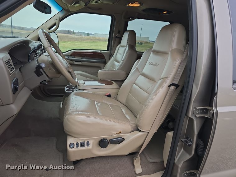 image for item EH8786 2002 Ford Excursion Limited SUV