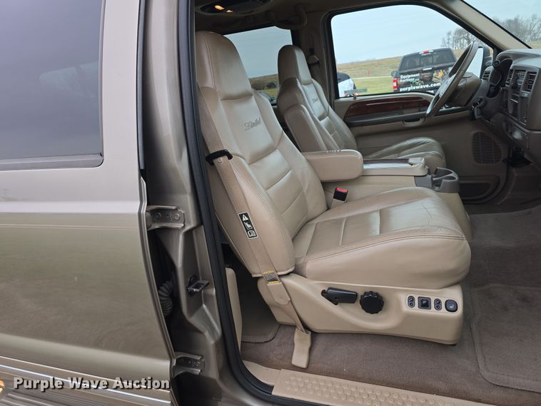 image for item EH8786 2002 Ford Excursion Limited SUV