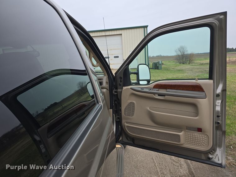 image for item EH8786 2002 Ford Excursion Limited SUV