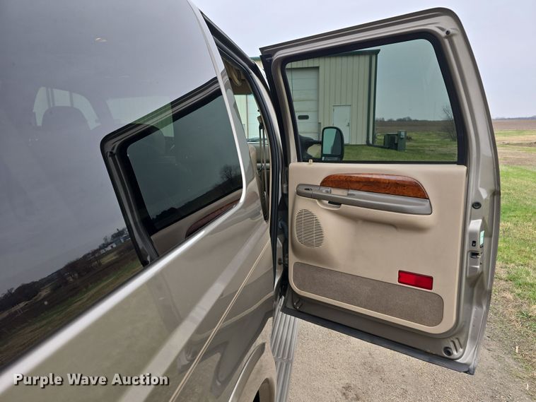 image for item EH8786 2002 Ford Excursion Limited SUV