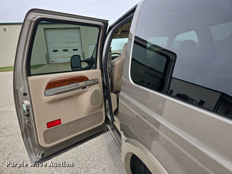 image for item EH8786 2002 Ford Excursion Limited SUV