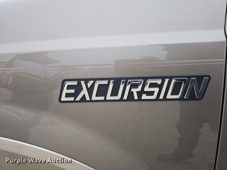 image for item EH8786 2002 Ford Excursion Limited SUV