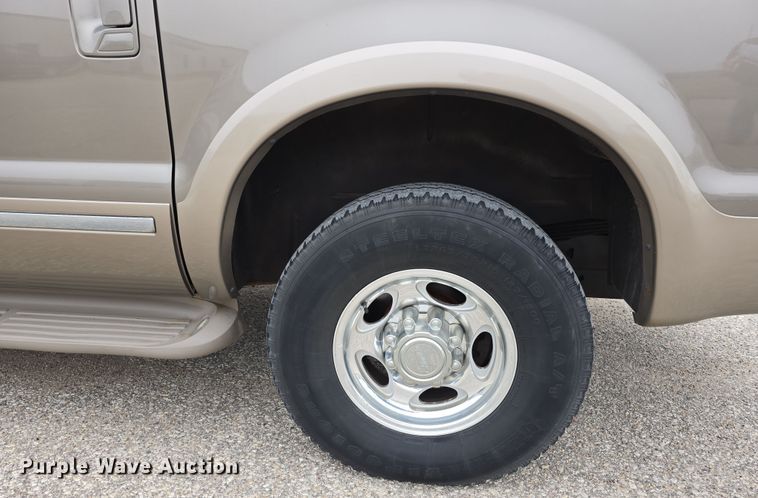 image for item EH8786 2002 Ford Excursion Limited SUV