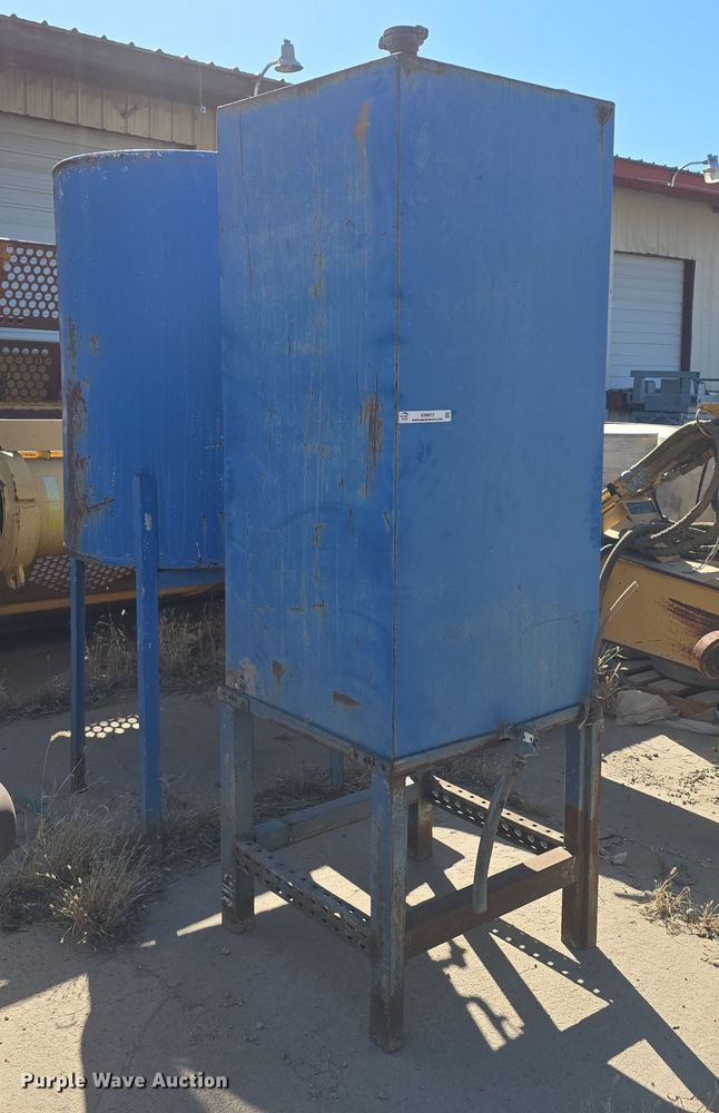 image for item EH8812 (2) oil barrels