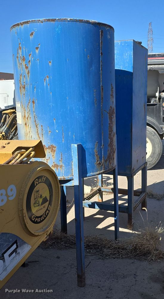 image for item EH8812 (2) oil barrels