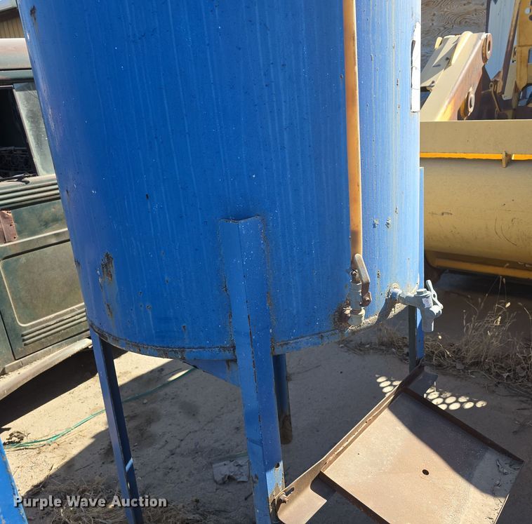 image for item EH8812 (2) oil barrels