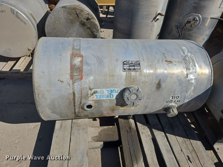 image for item EH8813 (5) fuel tanks