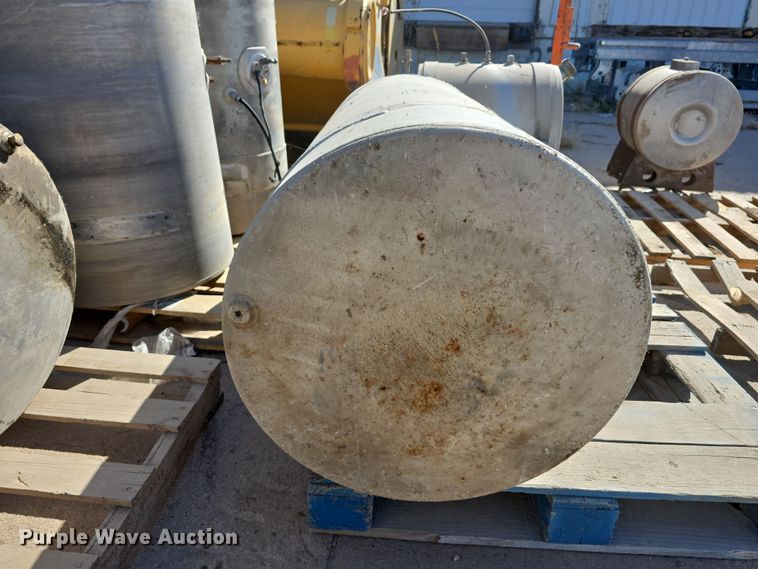 image for item EH8813 (5) fuel tanks