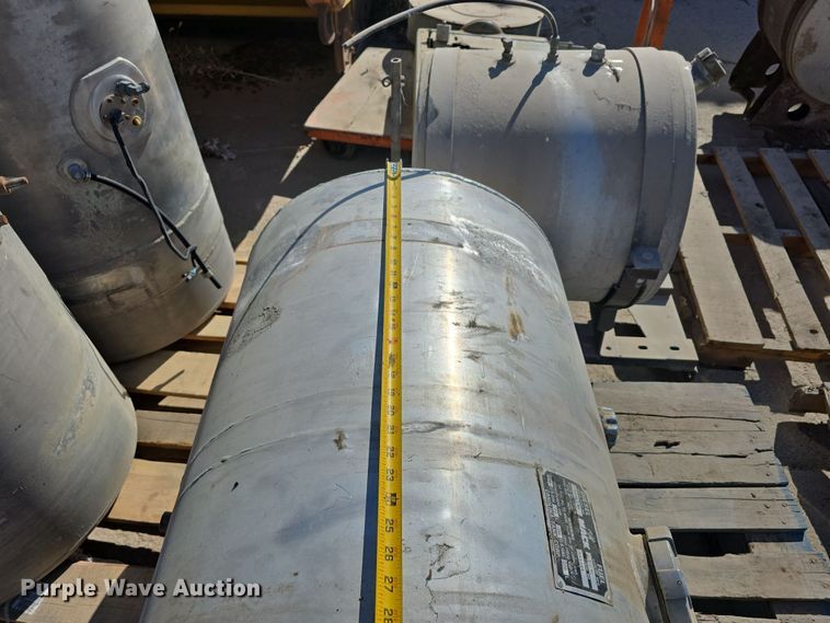 image for item EH8813 (5) fuel tanks