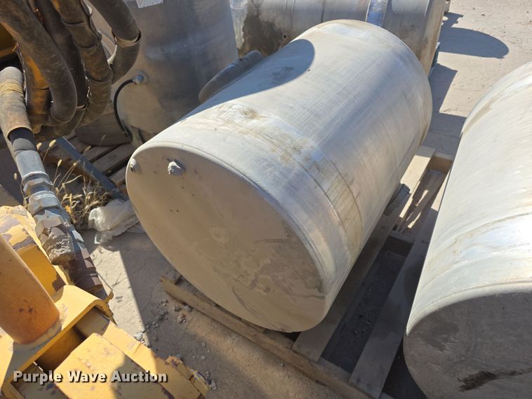 image for item EH8813 (5) fuel tanks