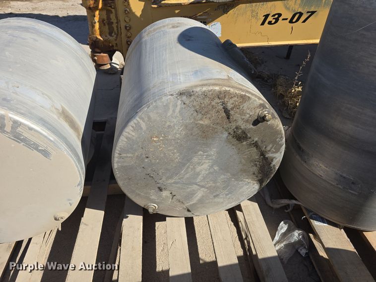 image for item EH8813 (5) fuel tanks