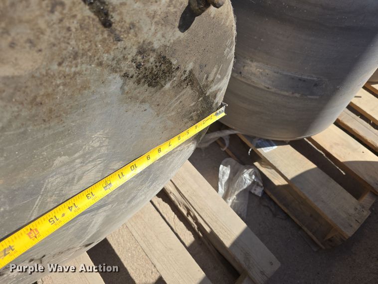 image for item EH8813 (5) fuel tanks