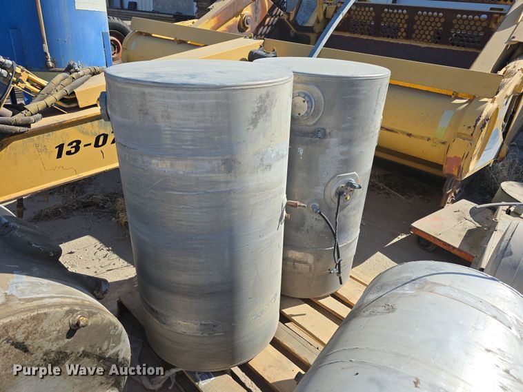 image for item EH8813 (5) fuel tanks