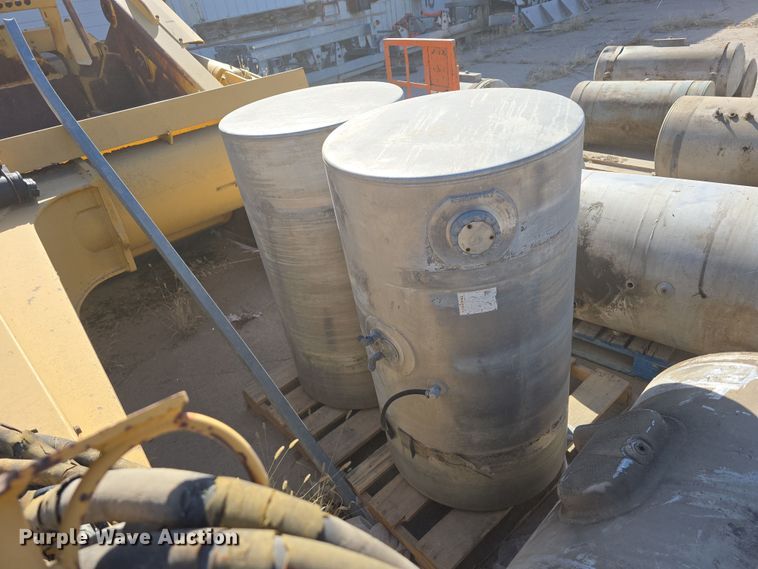 image for item EH8813 (5) fuel tanks