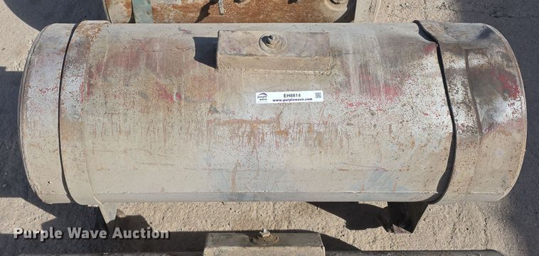 image for item EH8814 (3) fuel tanks