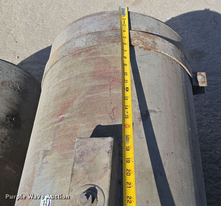 image for item EH8814 (3) fuel tanks