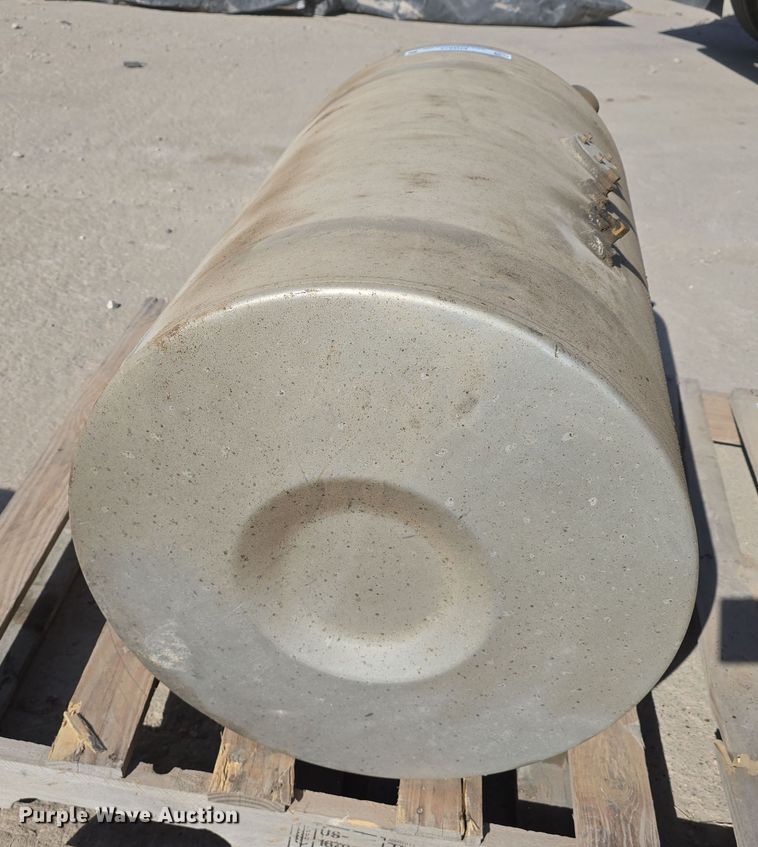 image for item EH8815 (3) fuel tanks