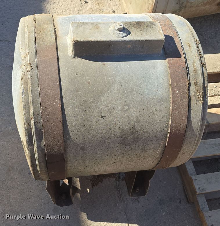 image for item EH8815 (3) fuel tanks