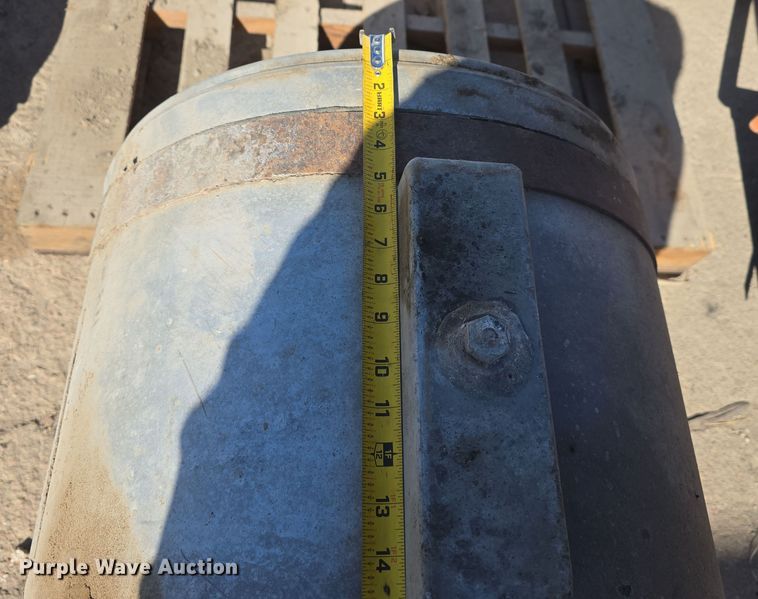 image for item EH8815 (3) fuel tanks