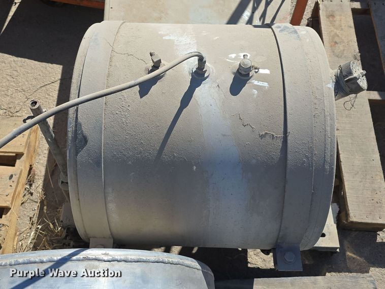 image for item EH8815 (3) fuel tanks