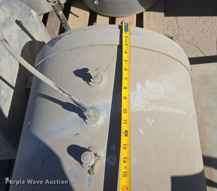 image for item EH8815 (3) fuel tanks