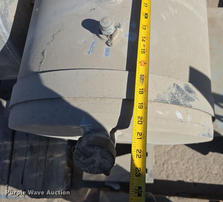 image for item EH8815 (3) fuel tanks