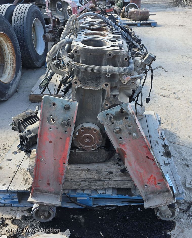 image for item EH8817 Mack engine