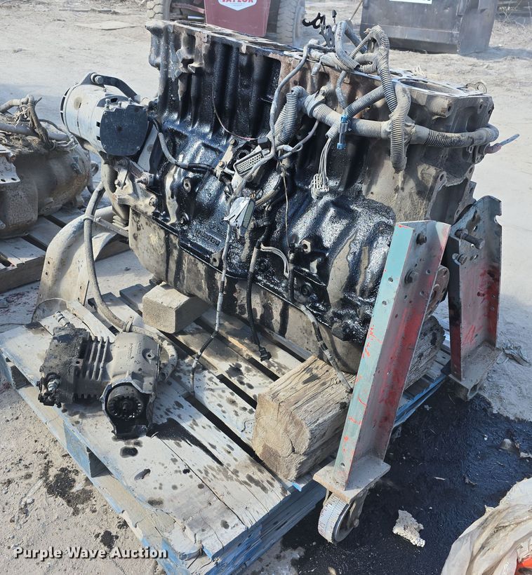 image for item EH8817 Mack engine